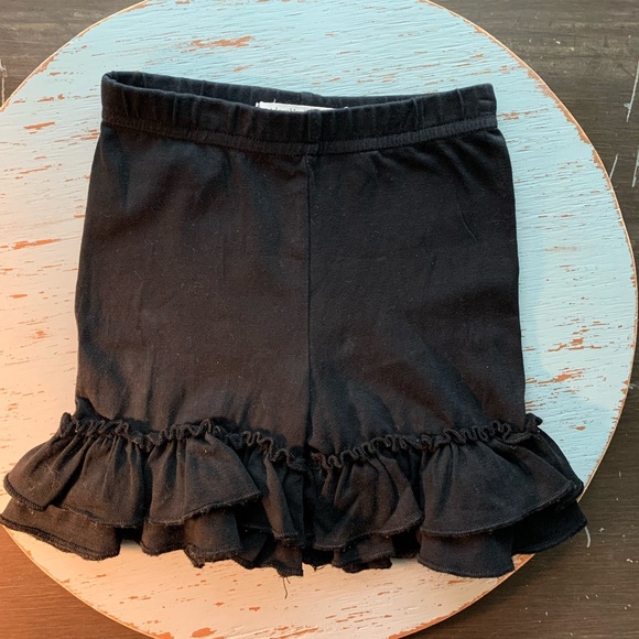 AE Ruffle Shorts - Picture 1 of 1